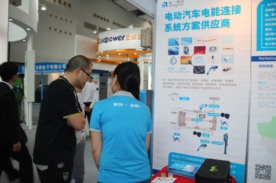 科技创新引领发展 容一电动亮相第九届上海国际充电站（桩）技术装备展览会